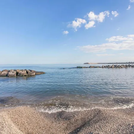 Seafront In アパート アルカモ